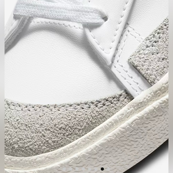 Nike - Women’s Blazer Low ‘77 - Size 10 - Picture 8 of 16